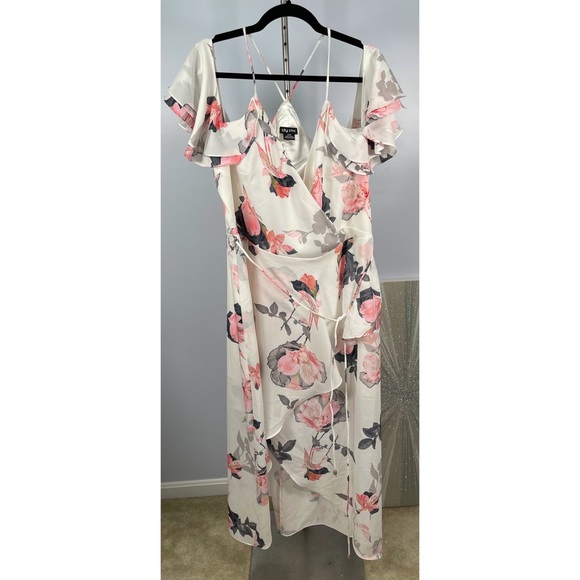 NWT City Chic White Floral Cold Shoulder Maxi Dress in Pink Lily Size 18 - Picture 5 of 10